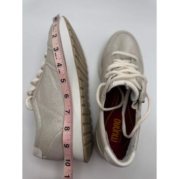 Munro Sutton leather Sneaker in gray silver  size 7.5M - Picture 8 of 11